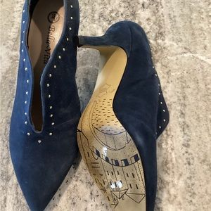 Bella Vita size 9 navy suede booties
